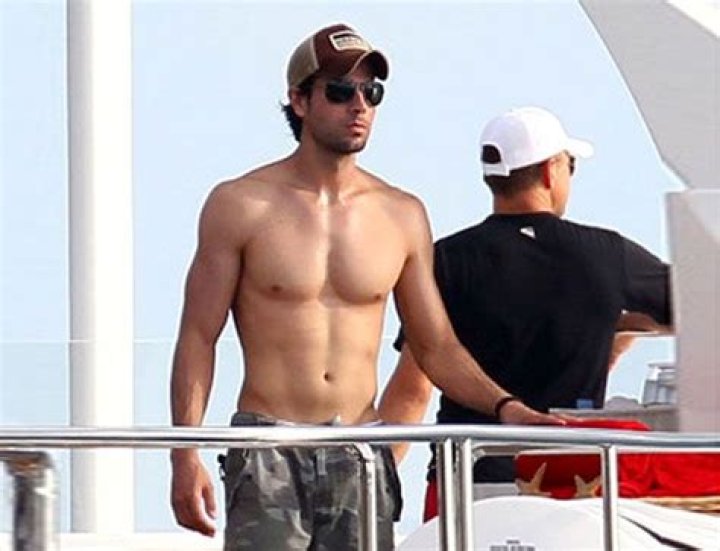 Enrique Iglesias Height, Weight, Body Measurements, Shoe Size