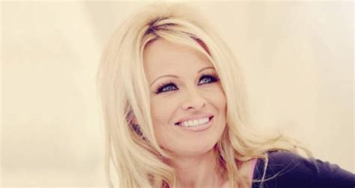 Pamela Anderson Height, Weight, Measurements, Bra Size, Shoe Size